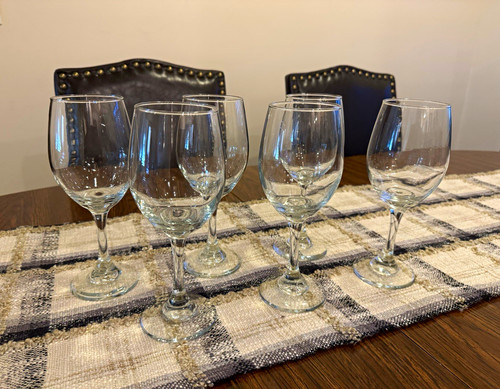 Clear glass wine - clear,